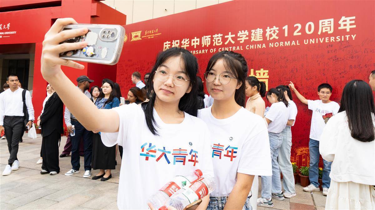 img/1b15b83683f2e10ff24e052ad6df3e50.jpeg